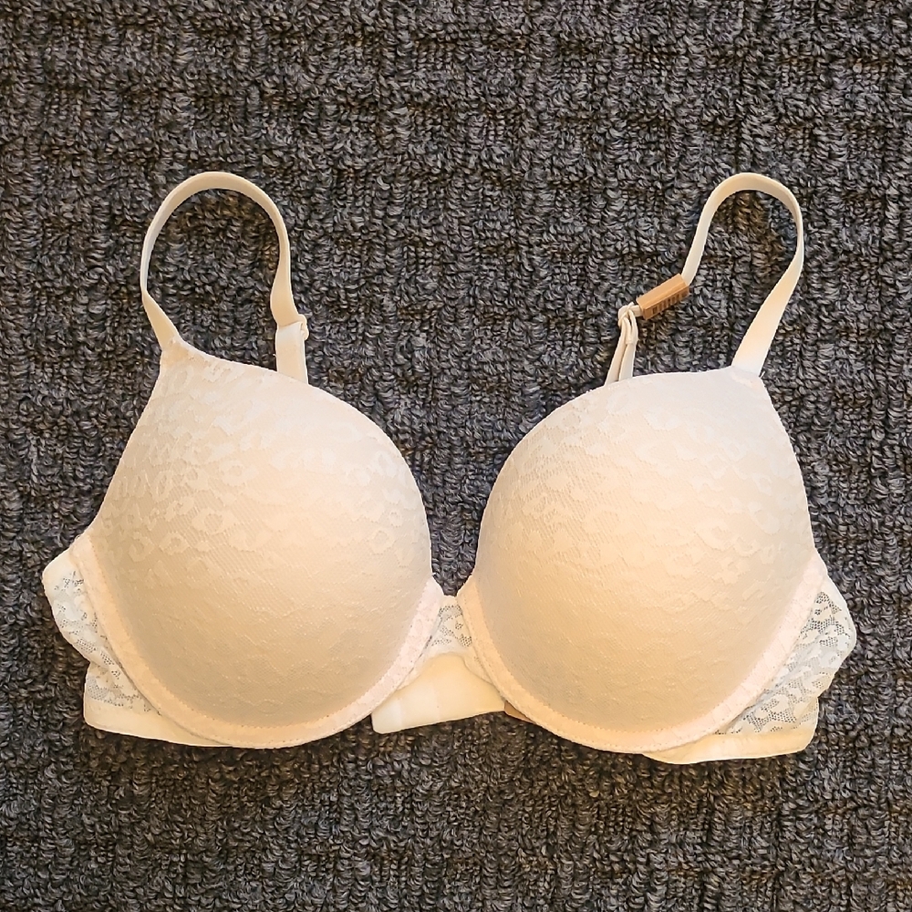 NEW PINK Victoria's Secret White Lace Wear Everywhere Push Up Bra 36C